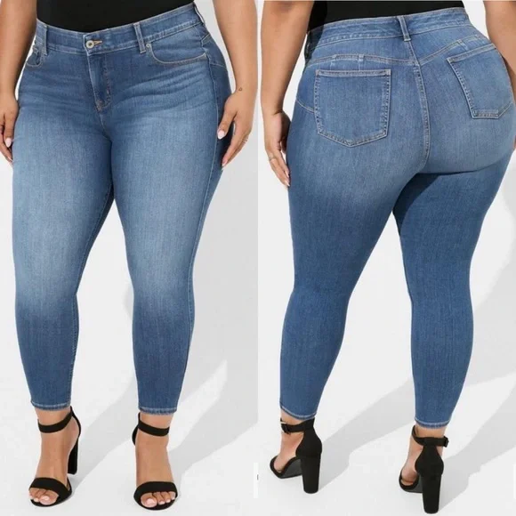 Torrid | Short Bombshell Skinny Premium Stretch High-Rise Jean - Picture 1 of 7